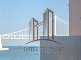 De Homme Hotel，位于釜山Suyeong-Gu的酒店