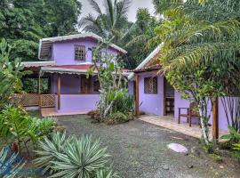 Casa Violeta Beach House in Punta Uva，位于蓬塔乌巴的度假屋