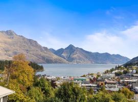 Queenstown House Bed & Breakfast and Apartments，位于皇后镇皇后镇菲尔工厂附近的酒店