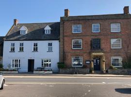 The Ilchester Arms Hotel, Ilchester Somerset，位于Ilchester的酒店