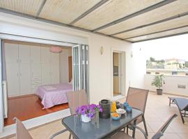 Apartment near the Athens Airport, Spata，位于斯巴达的酒店