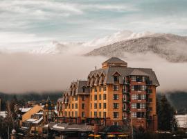 Sundial Hotel，位于惠斯勒Squamish Lil wat Cultural Centre附近的酒店