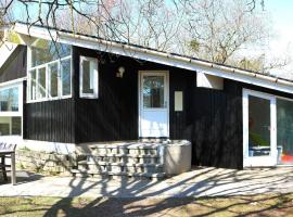 Four-Bedroom Holiday home in Hadsund 4，位于奥泽的酒店