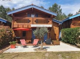 CHALET ENTRE CONTIS ET MIMIZAN PLAGE - Piscine chauffée et balnéothérapie，位于Bias的酒店