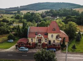 Cserhátvölgy Panzió，位于Alsótold的住宿加早餐旅馆