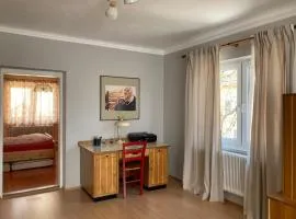 Baeckerei Mueller - große Unterkunft mit mid century Charme, zentral, sehr gut für Familien, privat, Stadt&Natur, Café im Haus