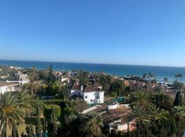 Vue mer exceptionnelle, El Rosario (Marbella).，位于马贝拉马贝拉高尔夫乡村俱乐部附近的酒店