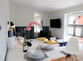 Apartamenty Royal Maris 5 - pokój dwuosobowy, najlepsza lokalizacja w Ustce, blisko plaży i portu, bezpłatny parking, ścisłe centrum