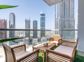Business Bay Apt with Rooftop Pool, Fast WiFi, and near Burj Khalifa，位于迪拜马拉西长廊附近的酒店