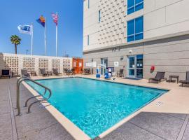 Holiday Inn Express & Suites - Phoenix Dwtn - State Capitol, an IHG Hotel，位于凤凰城Arizona Capitol附近的酒店