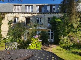 MANOIR DU TERTRE au coeur de la forêt de Brocéliande，位于潘蓬的酒店