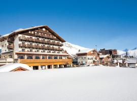 卡斯蒂兰酒店，位于拉普德兹小王子滑雪缆车附近的酒店