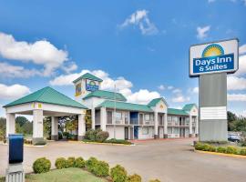 Days Inn & Suites by Wyndham Bentonville，位于本顿维尔的酒店