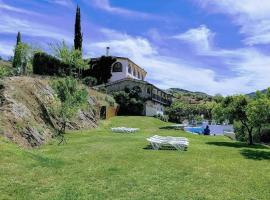 里尔金塔德拉康塞普西旅馆，位于Hinojosa de Duero的带泳池的酒店