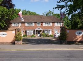 All Seasons Gatwick Guest House & Parking，位于霍利的旅馆