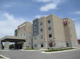 Best Western Plus McPherson，位于McPherson的酒店