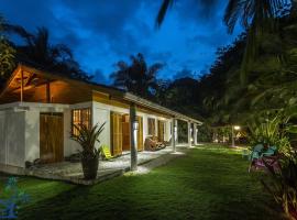 Our Beachfront Bungalow，位于蓬塔乌巴的酒店