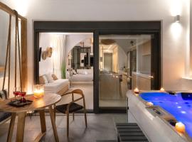 Pefkos Allure Luxury Suites with Jacuzzi in the heart of Pefkos!!!，位于佩基罗德的酒店