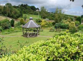 瓦伊旅馆，位于Copplestone的带泳池的酒店