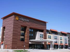 La Quinta Inn & Suites by Wyndham Littleton-Red Rocks，位于利特尔顿红石公园和露天剧场附近的酒店