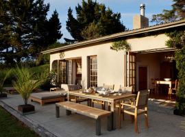 Hiwi at Tahi - luxury bungalow with seaviews，位于Pataua的酒店