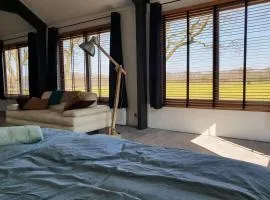 Vrijstaand / landelijk appartement met uitzicht!