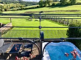 Cosy 2 bedroom apartment, terrace with Hot Tub 8am - 10pm plus private daily use of indoor pool and sauna 1 hour