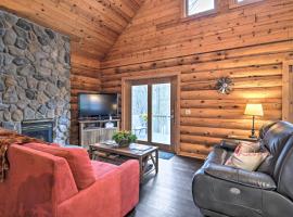 Secluded Gaylord Cabin with Deck, Fire Pit and Grill!，位于盖洛德的酒店