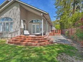 Deck and River Views Family Home in Grants Pass