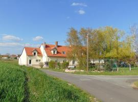 Maison de vacances Sol & Piper，位于Gombergean的酒店