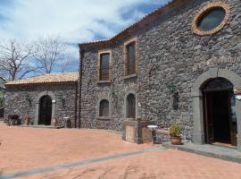 Le Cisterne dell'Etna，位于Calcerana-Marina的酒店