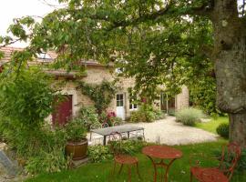 Maison indépendante avec grand parc arboré, proche de la nature et des lacs - FR-1-611-18，位于Fayl-Billot的酒店