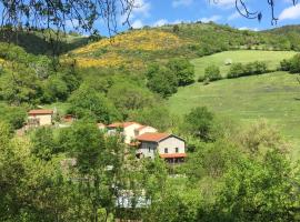 Les Trois Noyers，位于Tailhac的酒店