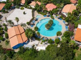 Studio at the pool in tropical Resort Seru Coral with privacy and large pool，位于威廉斯塔德的公寓