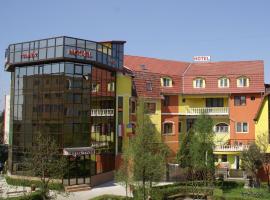 Hotel Tiver，位于肯皮亚图尔济的酒店