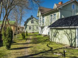 Newly renovated apartment in a woodenhouse from 1910 in Martti!，位于图尔库Paavo Nurmi Stadium附近的酒店