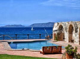 Luxurious Villa by the sea，位于Posidhonía的海滩短租房