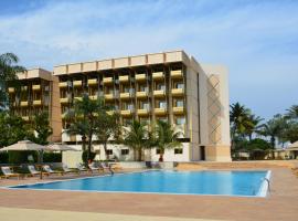 Hala Hotel & Aqua Park，位于比绍港口附近的酒店