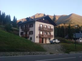 Appartemento Casa Giuli，位于帕苏德尔托纳莱的滑雪度假村