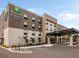 Holiday Inn Express & Suites Ft Myers Beach-Sanibel Gateway by IHG，位于迈尔斯堡海滩的酒店