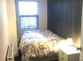 Private double room near City centre, Coventry，位于考文垂的酒店