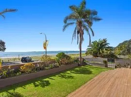 The Lights House - Beachfront Ohope Holiday Home