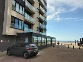Koksijde Zeedijk La Digue 102 appartement met garage - lateraal zeezicht