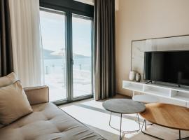 Elia Luxury Suites，位于普拉塔里亚的度假屋