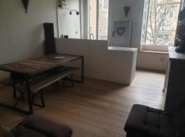 Charmant appartement cœur village provençal，位于朗贝斯克的酒店