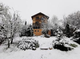 Casa Bunicii Comarnic，位于科马尔尼克的酒店