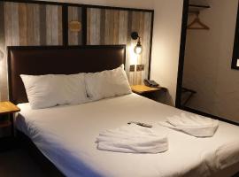 The Blue Boar - Historic Country Inn near Stratford-upon-Avon，位于埃文河畔斯特拉特福的酒店