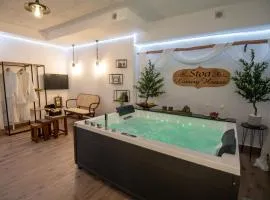 Stoa Luxury House with Unique Jacuzzi Room