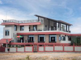 7 Sisters Falls View Inn，位于乞拉朋齐的酒店