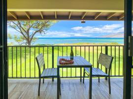 Waiohuli Beach Hale D227 - Aloha La'i - Oceanfront/1b1b/Wifi/AC/Cable/Pool/Extras，位于基黑的公寓式酒店